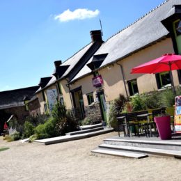 Entrée des jardins de brocéliande - terrasse