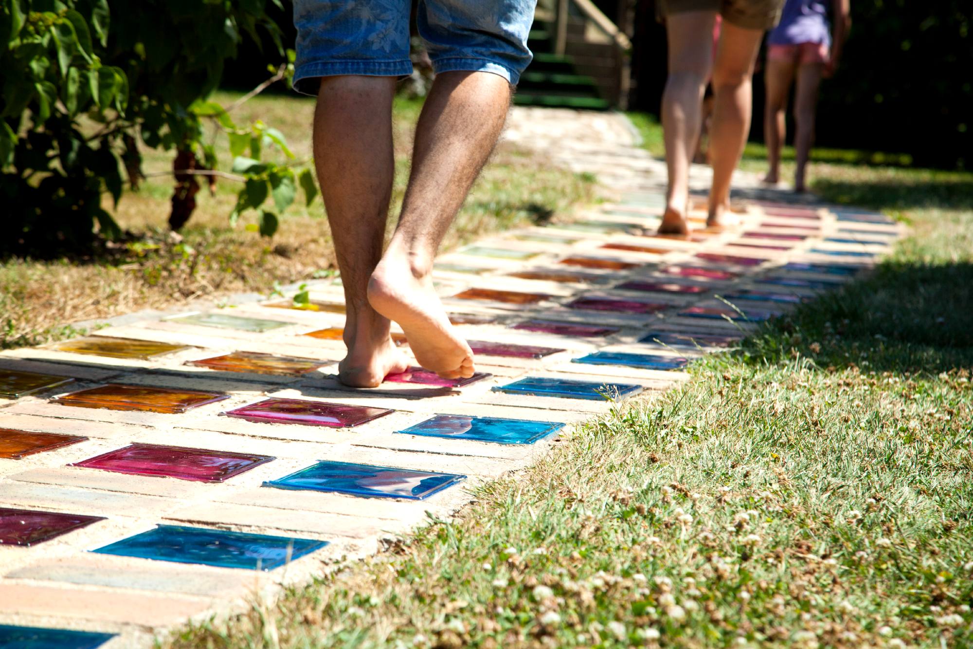 Parcours pieds nus R veille tes Pieds 35 Jardins de Broc liande