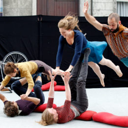 spectacle Léger Démêlé, Collectif à sens unique