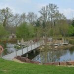 joue de l'eau, île au nuage construction, jardins de Brocéliande