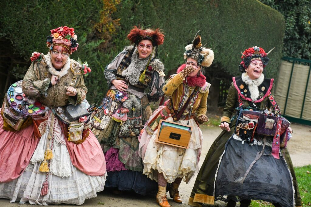 femmes costumées, chanson, halloween, les goules