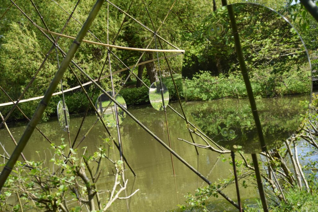 miroirs, land art, œuvre monumentale sur un étang