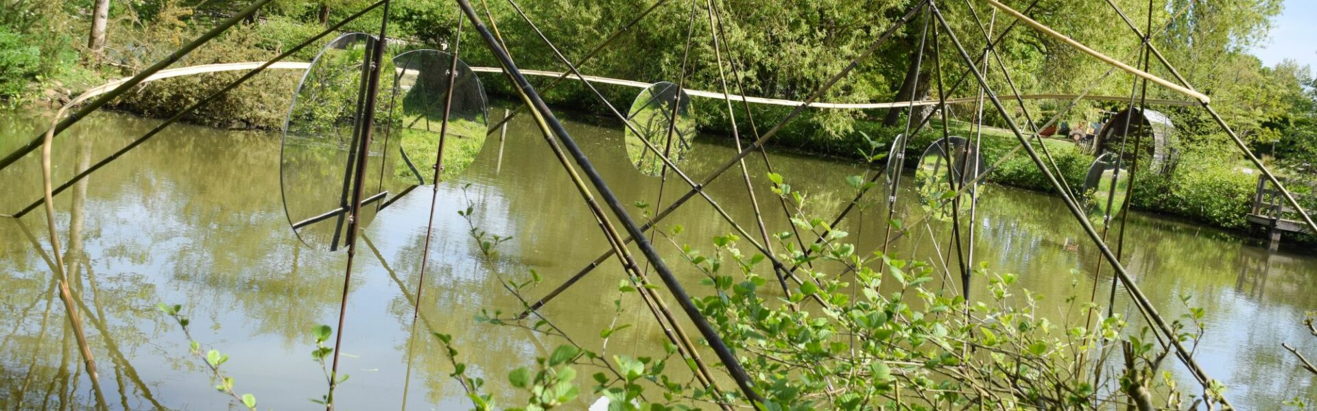 miroirs, land art, œuvre monumentale sur un étang