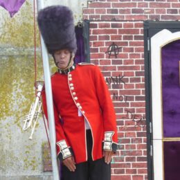 Guard save the Queen spectacle