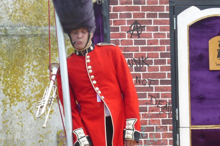 Guard save the Queen spectacle